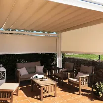 Toldo vertical con guías CALIX Toldo vertical con guías CALIX