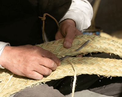 artesano-tejiendo