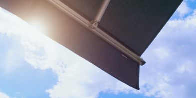 ¿Qué color de toldo protege más del calor?